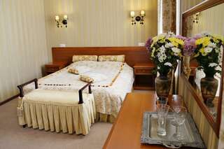 Гостиница Металлург Нижний Тагил Номер люкс улучшенный-1